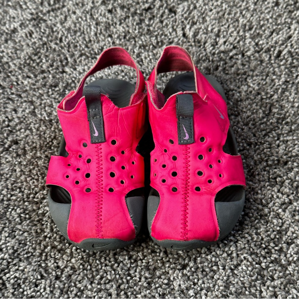 Nike girls toddler sandals. Size 7